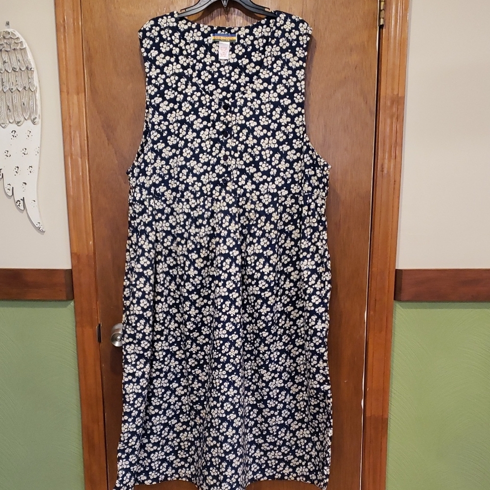 Adorable Vintage Daisy Apron Dress
